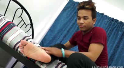 Derick's Feet Solo