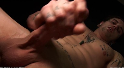 Slutty Sk8r Strips Down, Lubes Up, and Jerks off