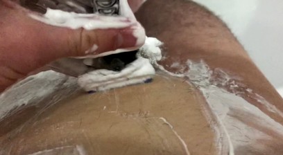 College Boy try Shave his BIG DICK (23cm) the first Time / Totally Smooth /