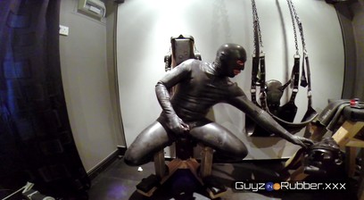 Guy in shiny rubber is bored during lockdown and finds different toys to fuck his hole with