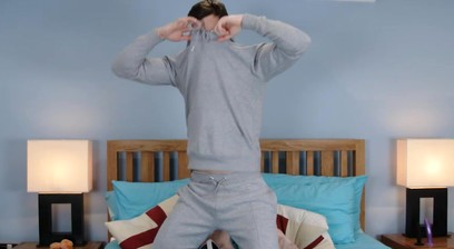 Straight & Athletic Hunk Will Pumps his Hole with 2 Dildos