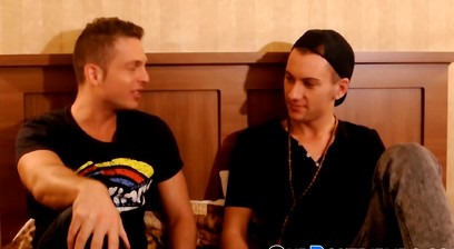 Young amateurs Ashton Hardwell and Hayden Colby anal breed