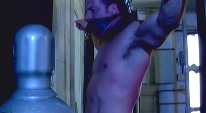 Muscular stud Derek Pain bound and flogged