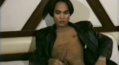 Asian amateur twink sucks and fucks his BF after oral