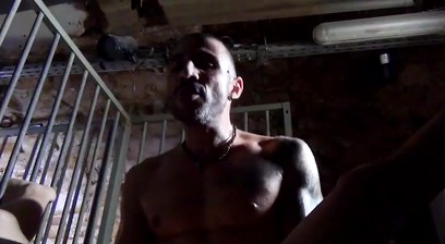Hung dom top has a slutty bottom to use