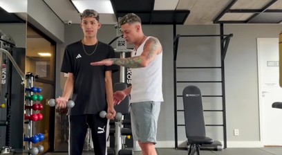 I fucked the skinny guy's ass from the gym without a condom