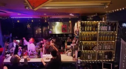 Gay in bar vid