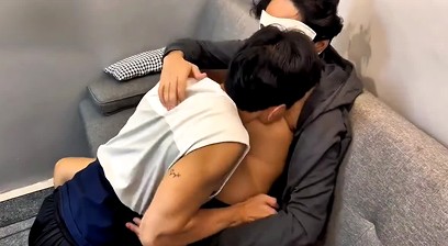 I Invite Boyfriend to My Home, and He Sticks His Huge Cock All the Way Into My Tight Ass