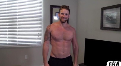 Bodybuilder Logan Carter Jerks off his Massive Cock